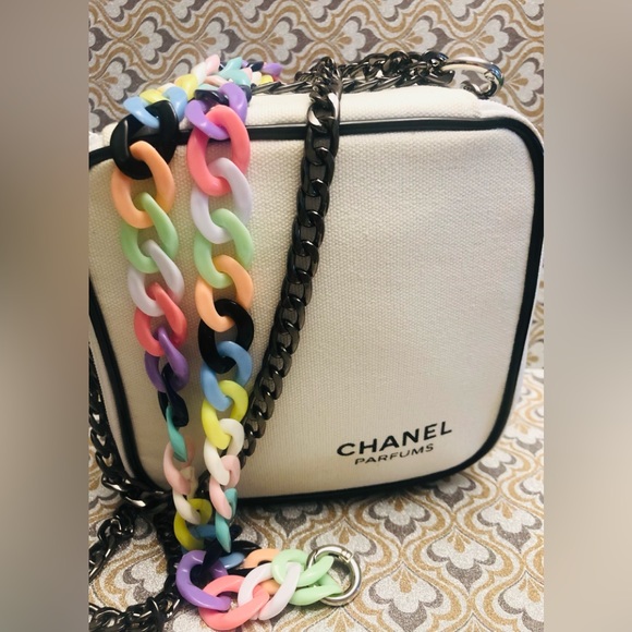 Auth. CHANEL Restyled Square White & Black Crossbody/Handbag from Cosmetic Case - Picture 9 of 16